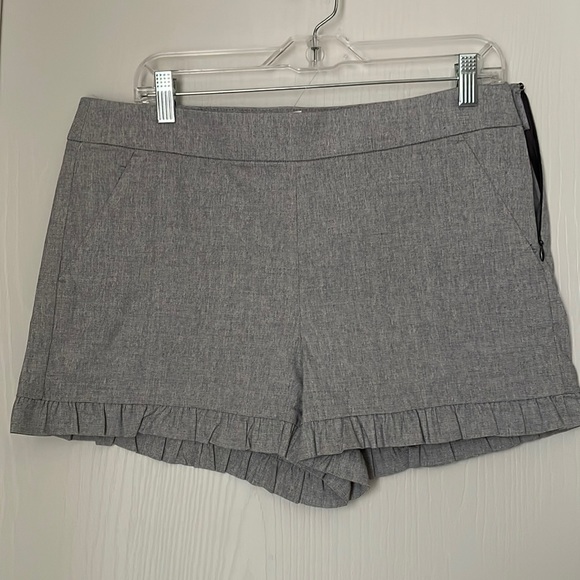 LOFT Pants - NWT LOFT RUFFLE LEG SHORTS